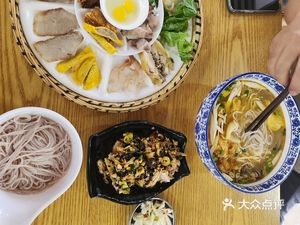 Mengzi Wang Nanny Home-Style Chicken Over Bridge Rice Noodles