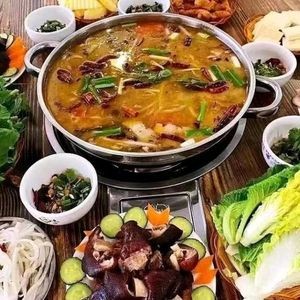 Fuyuan Sour Cabbage Pork Trotter Hot Pot (Hongye Art Star Night Market Branch)