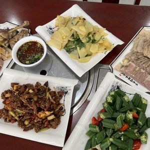 Halal · Guiyuan Restaurant · Home-style Stir-fried Dishes · Specialty Beef Hot Pot (Shangyue Tian Di Branch)