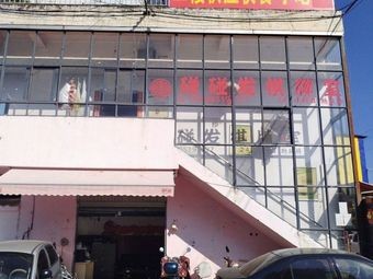 Fast Food and Snacks on the Second Floor