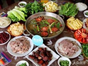 Fuyuan Sour Cabbage Pork Trotters · Lijiang腊排骨 Hot Pot
