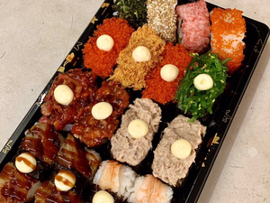 Sakura Sakura Dinnosushi (Jingwei School Stop Branch)