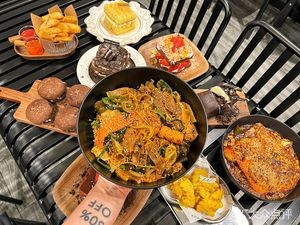 W COLLECTIVE DESSERT SHOP