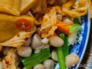 One Side Meeting Noodles