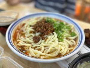 Lang Yi Jia Clay Pot Pork Belly Spicy Noodles (Nanxing Street Branch)