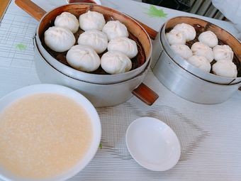 Nanjing Xiaolong Guantang Bao (Xiejiao Street Store)