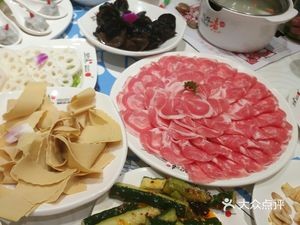 Nizhuzu Hot Pot (Fangzheng Store)
