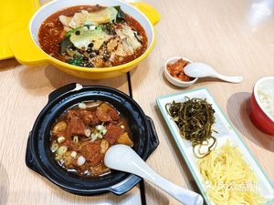Xiaopai Spicy Hot Pot with Braised Pork Rice (Maple Leaf Town Outlet Store)