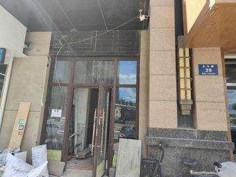 Ha Xian Yuan Stewed Pot Pork and Spicy Noodles