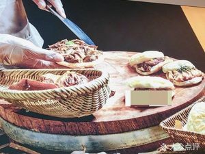 Hou San Qin Rou Jia Mo & Suan La Fen (Tong Shun Street Store)