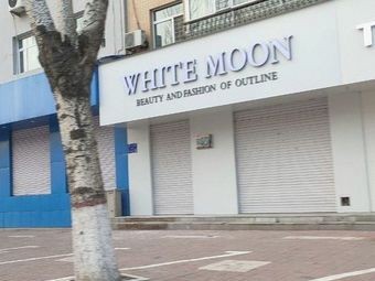 WHITE MOON