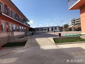 Lifu Farmhouse Courtyard