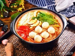 Authentic Yunnan Dali Crossing Bridge Rice Noodles with Chongqing Chicken Pot (Shuijing Community Store)