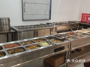 四季溢美盆盆香盒饭店
Sizhi Yiyi Bon Bon Xiang He Fan Dian