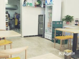 Fei Zai Braised Chicken Rice & Pork Rib Rice (Kuancheng Branch)