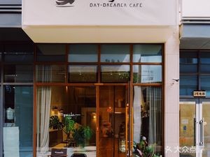 White Daydream Café