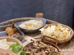 Bang Zuo · Wild Leek Flower Hot Pot