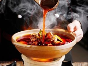 Yu Xiaosheng · Jin Niu Zuo Jing Tou Ba Nao Yige Xiang (Eurasia Mall Store)