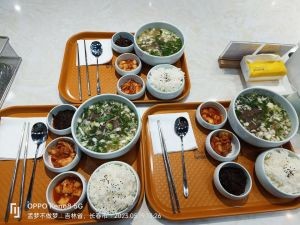 Han Bao Bao Beef Soup Rice Bowl with Fresh Cold Noodles