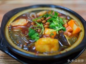 Qingshan Clay Pot Spicy Hot Pot (Ping'an Street Store)