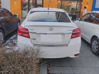 Yueji Pig's Trotter Chicken with Cantonese Roast Meats