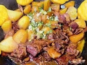 胡攀家东北铁锅炖(梅峰店)