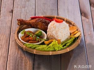 Old Beijing Fried Sauce Noodles (Yuerongfu Branch)