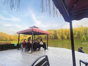 Hebei Cuipingshan Hotel · Yingyue Lakeside Barbecue