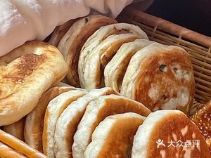 Cao Zhongyuan's Baozi (Wonton · Porridge · Rice Noodles · Poly Property Store)