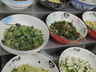 Zhuangli Hongjie Halal Lamb Hotpot and Lamb Soup with Flatbread