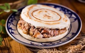 Old Baoding Donkey Meat Fire Cake (Yucai Street Store)