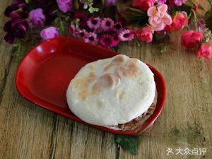Premium Meat Sandwich with Beef Noodles (Century Garden Community Branch)