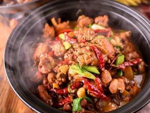 Hot Girl Chicken Stew (Xinhzuo Plaza Store)