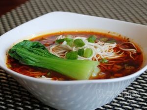 Sour and Spicy Noodles with Flatbread (Xinhua Road Branch)