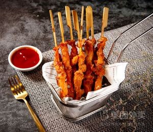 A Place Selling Fried Skewers (Runde Store)