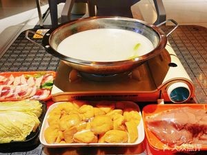 Qianshanhui Charcoal Grilled Fresh Meat Hot Pot (Oriental Plaza Branch)