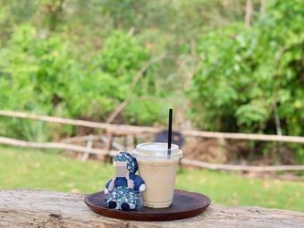 That Hillside Coffee Courtyard
