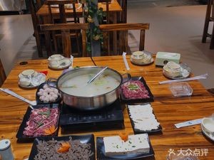 Niu Bu Er Hot Pot & BBQ