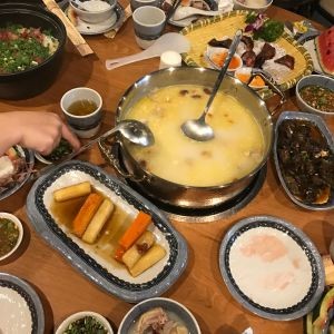 Lao Man Yuan Pig's Intestine Chicken Hot Pot (Baisheng Pedestrian Street Square Branch)