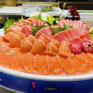 Shen Yu Yan · Norwegian Salmon Sashimi (Provence Branch)
