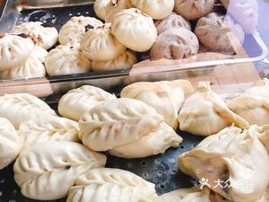 Elder Brother's Steamed Buns