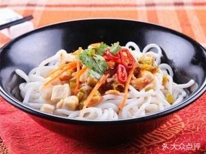 Mingjia Vietnamese Mushroom Chicken Soup Noodles