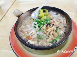 Old-Style Clay Pot Rice Noodles