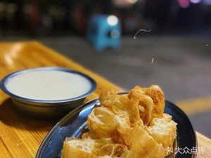Many Drops Soy Milk and Fried Dough Sticks