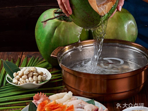 Three Coconuts · Freshly Cut Coconut Chicken (Guiyang Vanke Plaza Branch)