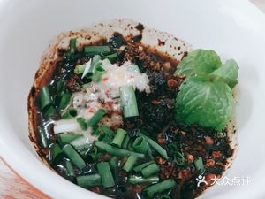 Jun Ran Claypot Rice Noodles & Tofu Flower Rice Bowl
