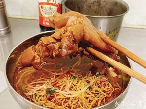 Intestine and Tripe Noodles with Spicy Pepper Beef Noodles