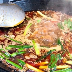 Oil渣 Bean Paste Hot Pot · Spicy Chicken (Jiaxiu Tower Branch)