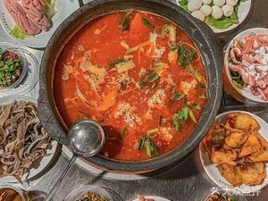 Yanzi People's Spicy Chicken, Zhijiang Duck, Sour Fish Soup (Qunsheng Dazhihui Branch)