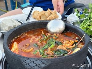 Zhou Ba Pi Sour and Spicy Hot Pot